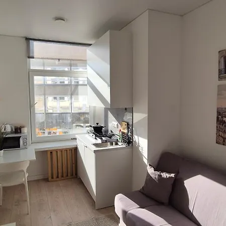 Cozy Place Near Bus Station Apartment