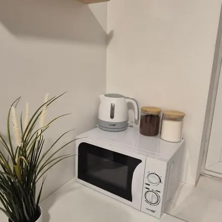 Cozy Place Near Bus Station Apartment *